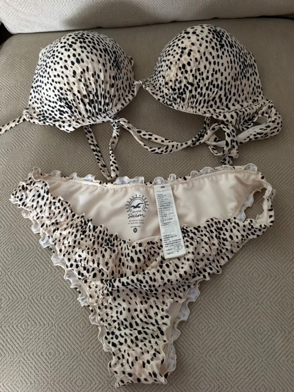 Hollister Bathing Suit - Great Condition - XL(36D/34DD) Top —— Medium Bottom